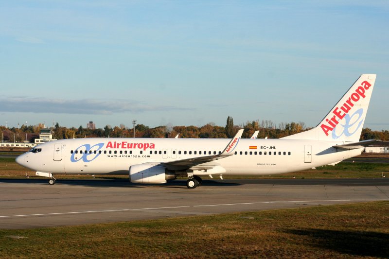 Air Europa B 737-85P EC-JHL am Morgen des 20.10.2007 auf dem Flughafen Berlin-Tegel