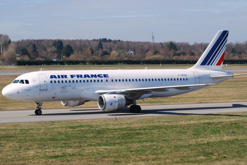 Air France Airbus A320 F-GFKQ aufgenommen in Hamburg Fuhlsbttel am 01.04.09