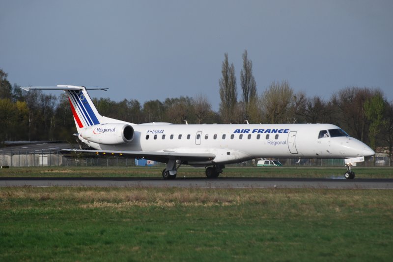 Air France Regional ERJ-145 F-GUMA am Ostermontag den 13.04.09 in Hamburg Fuhlsbttel.