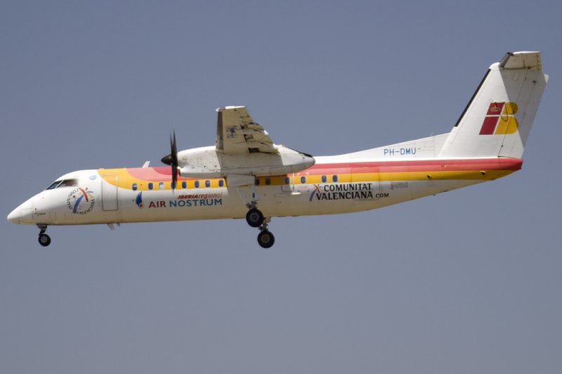 Air Nostrum, PH-DMU, deHavilland, Dash8-315, 13.06.2009, BCN, Barcelona, Spain 

