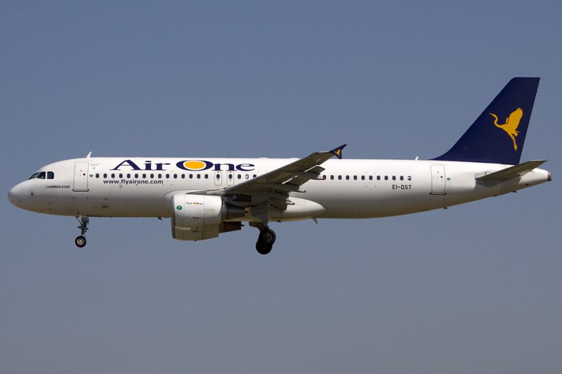 Air One, EI-DST, Airbus, A320-216, 13.06.2009, BCN, Barcelona, Spain 

