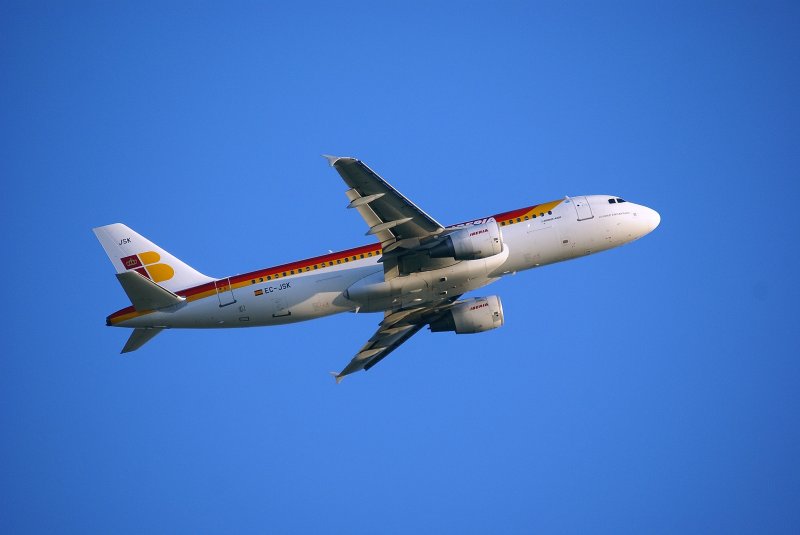 Airbus A320-214, Iberia, EC-JSK, CIUDAD ENCANTADA, aufgenommen am FJS am  19.09.08
