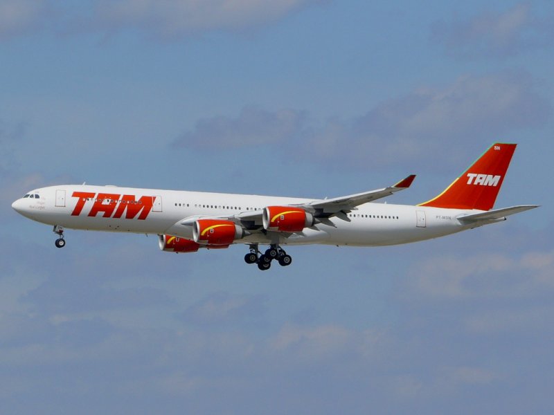 Airbus A340-541 der brasilianischen TAM Linhas Aereas in Frankfurt am 9.8.2008