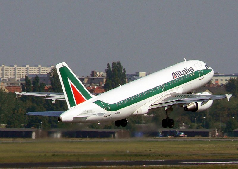 Alitalia A 319-114 I-BIML beim Start in Berlin-Tegel am 16.09.2006