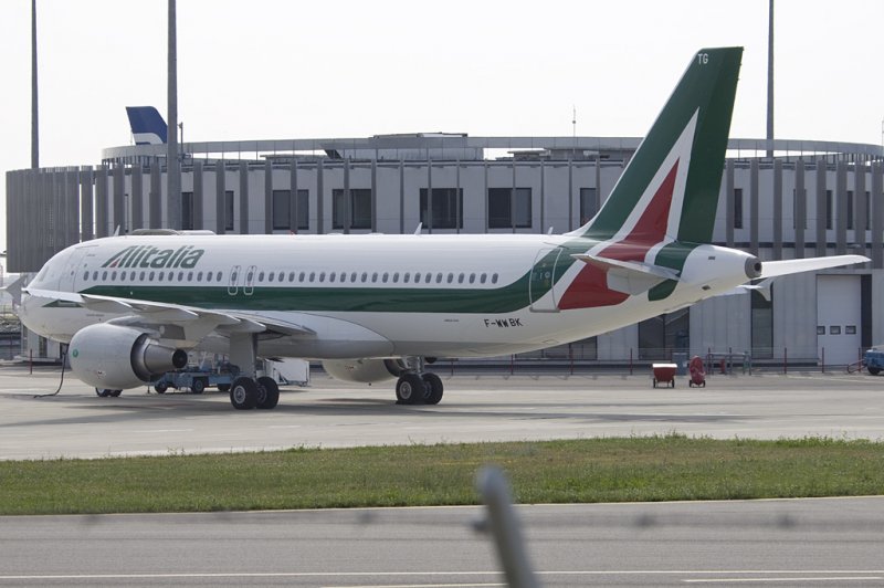 Alitalia, F-WWBK,(later: EI-DTG), Airbus, A320-214, 17.06.2009, TLS, Toulouse, France 

