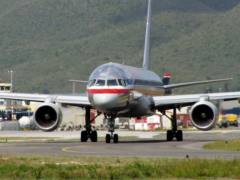 American Airlines B 752 rollt in St.Maarten zum Start