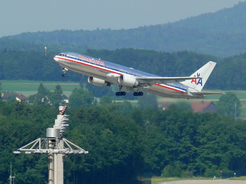 American Airlines B 767 ohne Kennung takeoff Runway 16 Airport Zrich