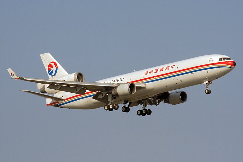 B-2175, MD-11F, Luxembourg ELLX/LUX, 28.03.07, China Cargo MD11-F on short final at Luxembourg (EOS350D + Sigma 50-500)
