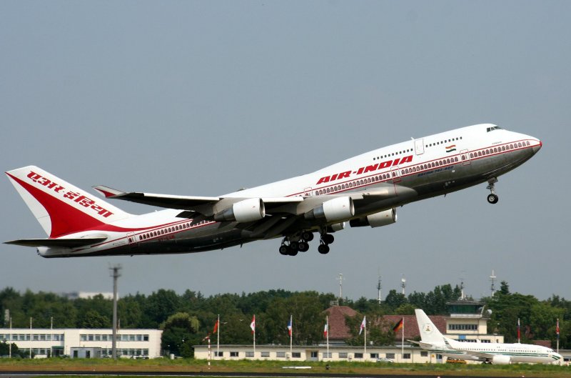 B 747-437 VT-ESM der Air India beim Start in Berlin Tegel am 09.06.2007