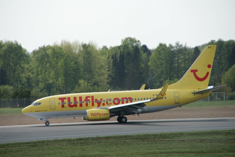 B737-700 der Tui-Fly auf der Startbahn