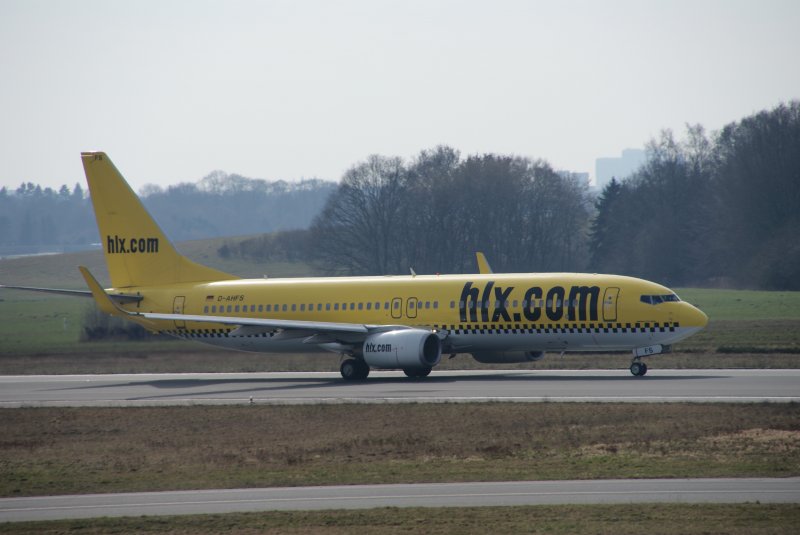 B737 der Tui-Fly in hlx-Lackierung beim Start nach Las Palmas