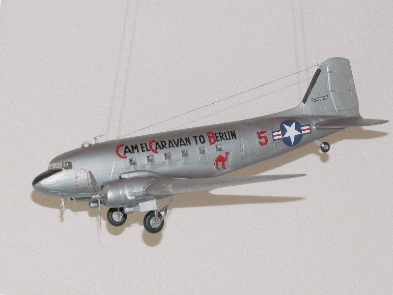 Berliner Blockade 1948-1949.Die legendre Douglas D3,militrische Bezeichnung C-47  im Anflug auf Berlin-Tempelhof? 
