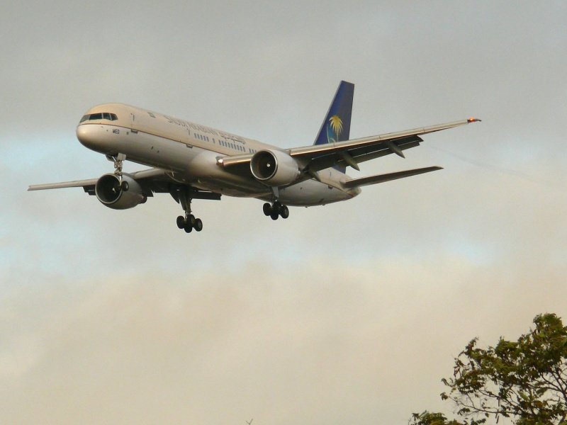 Besuch des Knigs Saudi Arabien Berlin TXL B 757-200 HZ-HMED 07.11.2007