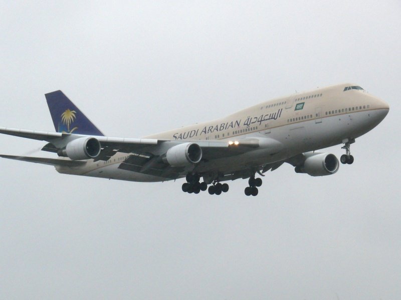 Besuch des Knigs Saudi Arabien Berlin TXL B 747-400 im Regen 07.11.2007