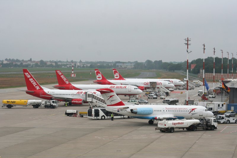 Blick von der Besucherterrasse des Flughafens Berlin-Tegel am 28.06.2009