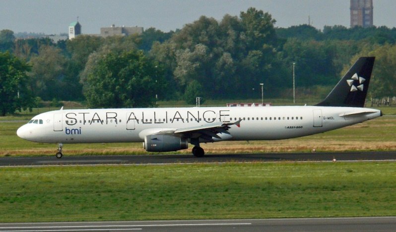 BMI 321 G-MIDL Staralliance 27.08.08 brachte fr das Madonna-Konzert in Berlin die Musiker und Techniker nach Berlin