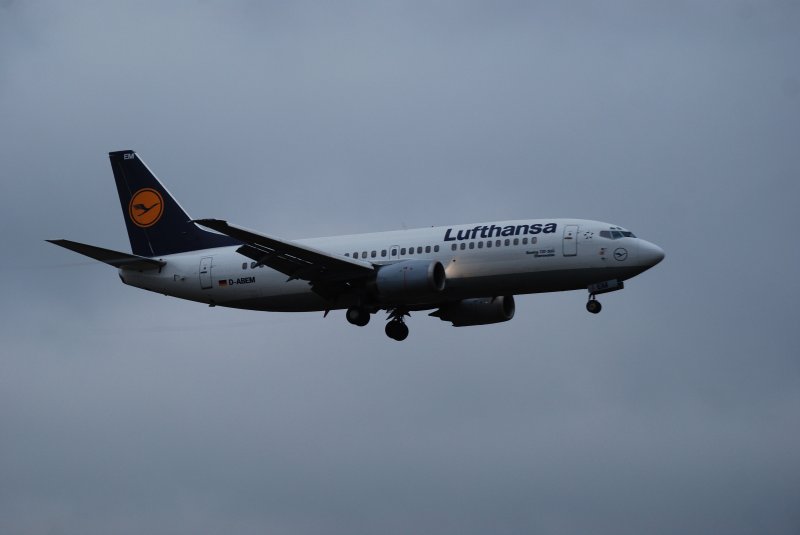 Boeing 737-300 D-ABEM Eberswalde im Landeanflug auf Hamburg Fuhlsbttel am 02.12.08
