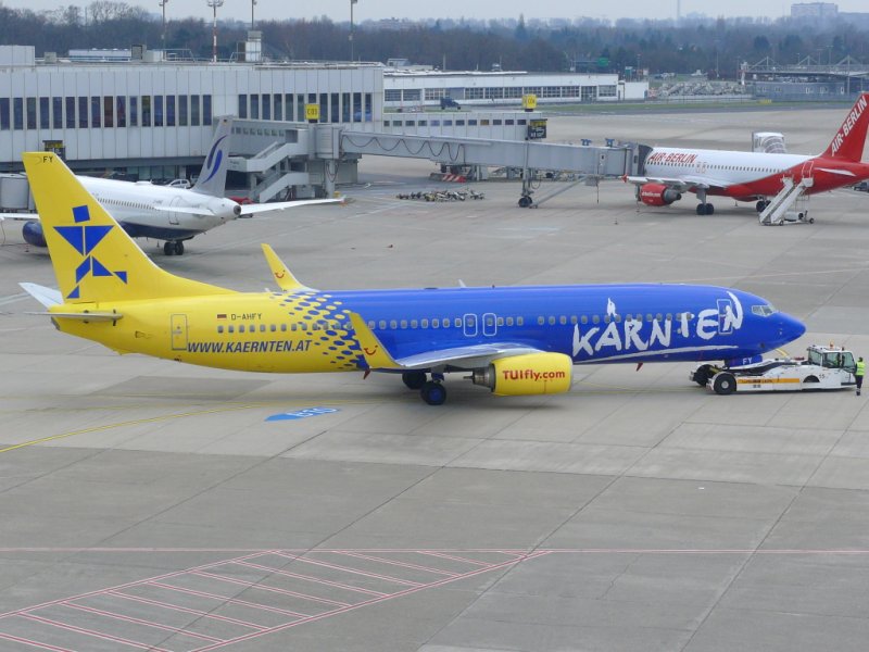 Boeing 737-800 D-AHFY Krnten Logojet von Tuifly am 14.3.2009 in Dsseldorf