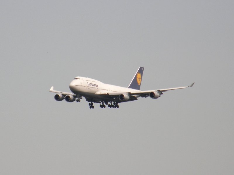 Boeing 747-400  Baden-Wrttemberg  der Lufthansa beim Landeanflug auf Frankfurt am Main am 07.08.2008.