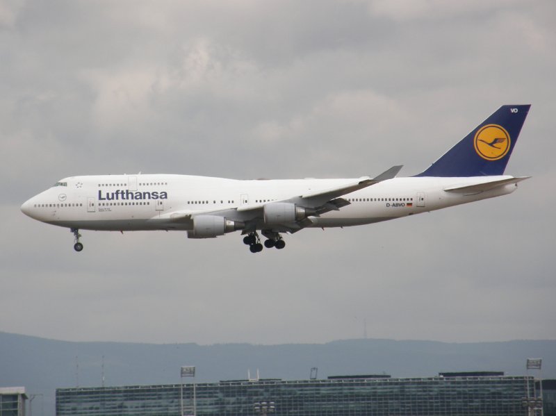 Boeing 747 D-ABVO der Lufthansa bei der Landung in Frankfurt am Main. (16.07.2008)