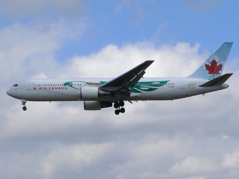 Boeing 767-38E(ER) mit Sonderbemalung von Air Canada in Frankfurt am 9.8.2008
