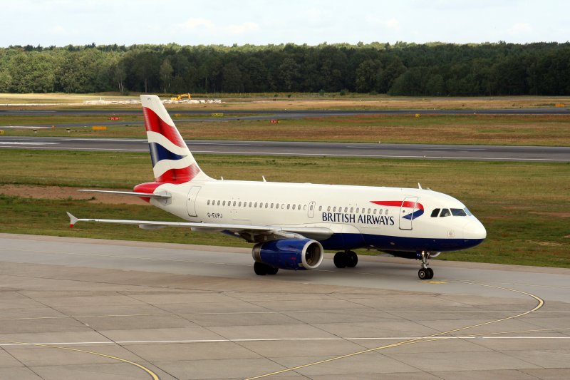 British Airways A 319-131 G-EUPJ bei der Ankunft in Berlin-Tegel am 26.07.2009