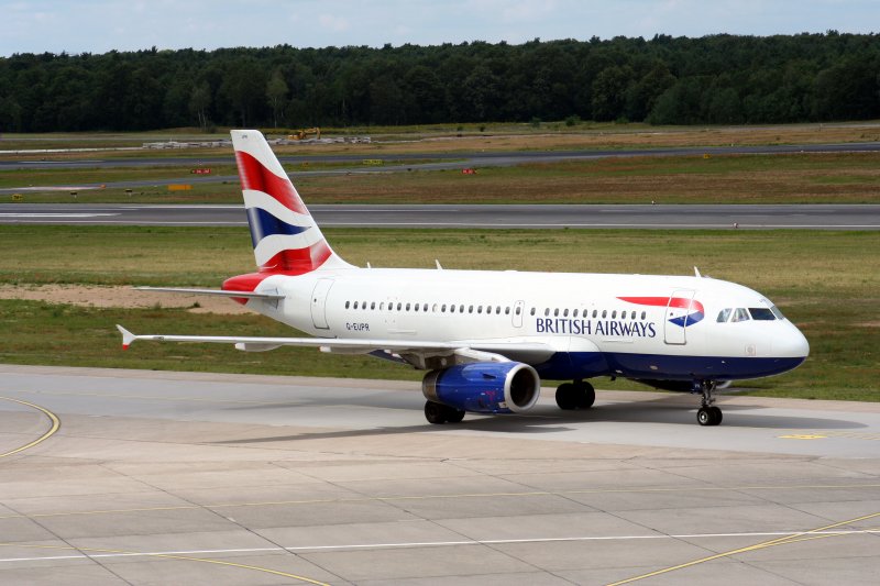 British Airways A 319-131 G-EUPX bei der Ankunft in Berlin-Tegel am 26.07.2009