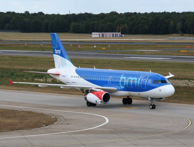 British Midland (BMI) A 319-131 G-DBCB bei der Ankunft auf dem Flughafen Berlin-Tegel am 14.08.2009