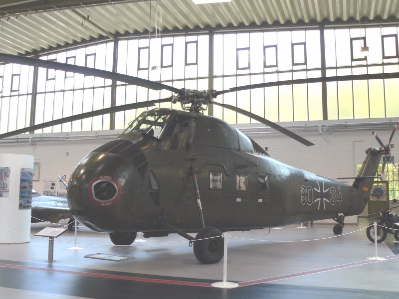 Bundeswehr Sikorsky S 58 80+34 im Luftwaffenmuseum Berlin-Gatow am 27.04.2007