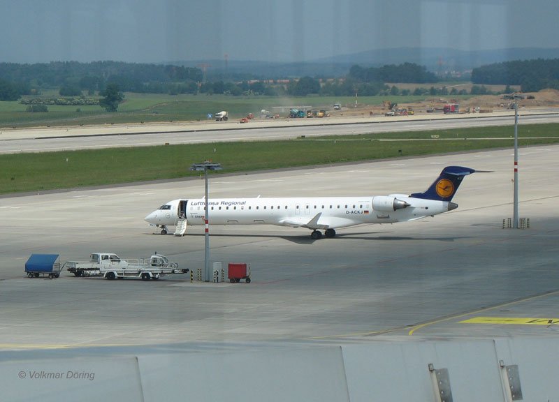 Canadair Jet 900 ER (CJ900) D-ACKJ Lufthansa Regional (CityLine) ist zum Einsteigen bereit fr Flug LH 1073 nach Mnchen, Dresden-Klotzsche, 24.05.2007 
