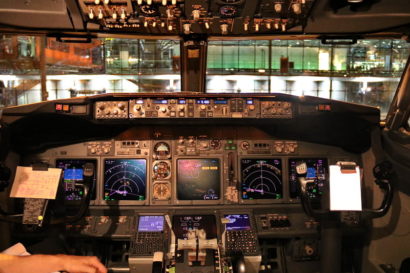 Cockpit Einer Boeing 737 800 Bei Nacht Vielen Dank Hierfur