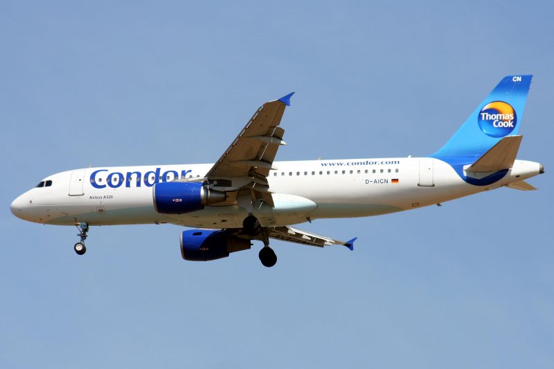 Condor A 320-214 D-AICN im Landeanflug auf den Flughafen Berlin-Schnefeld am 22.06.2008