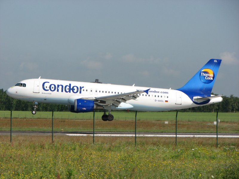 Condor (Thomas Cook)
Airbus A320-212
D-AICL, grne Abdeckung auf dem Bug