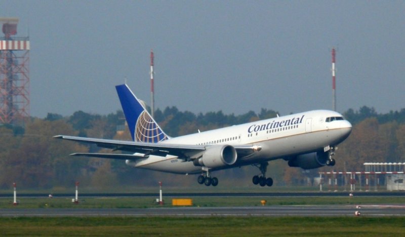 Continental 762 N76156 Berlin TXL November 2008