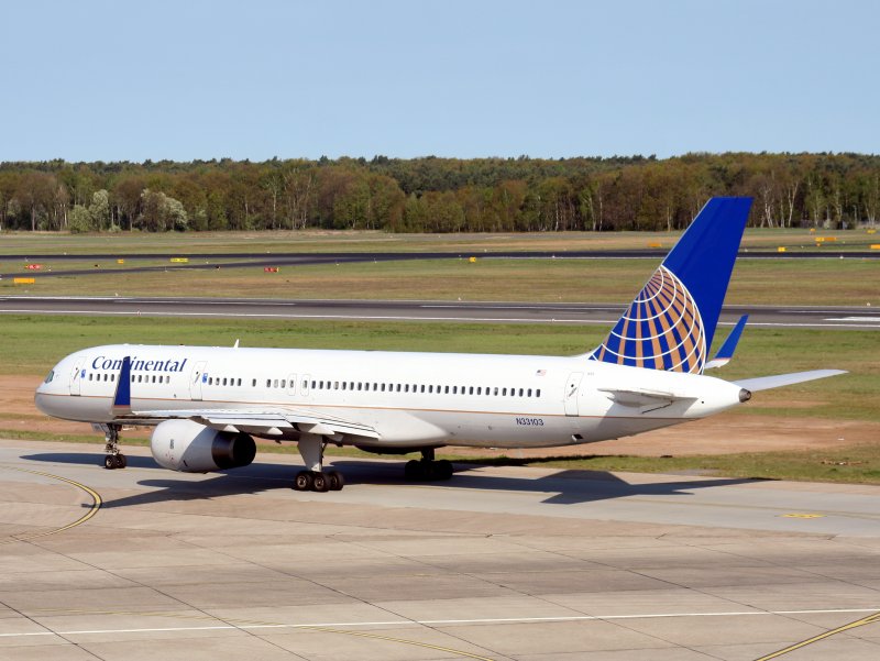 Continental Airlines B 757-224 N33103 am 19.04.2009 auf dem Flughafen Berlin-Tegel