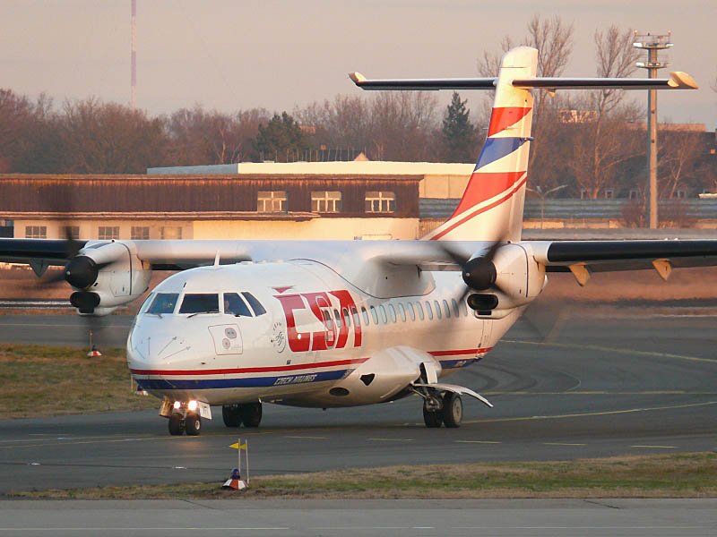 CSA ATR 42 OK-VFI Berlin TXL 15.12.2007