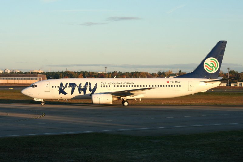 Cyprus Turkisch Airlines B 737-86N TC-MAO am Morgen des 20.10.2007 auf dem Flughafen Berlin-Tegel