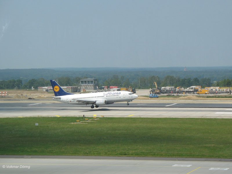 D-ABXP, Boeing 737-300  Fulda  als Flug LH 1054 aus Frankfurt kurz vor dem Aufsetzen auf die Landebahn in Dresden-Klotzsche; 24.05.2007

