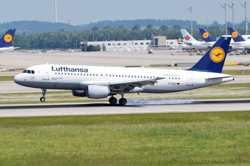 D-AIZE Lufthansa Airbus A320-214