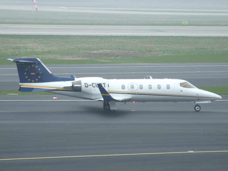 D-CURT rollt in Dsseldorf zur Startbahn