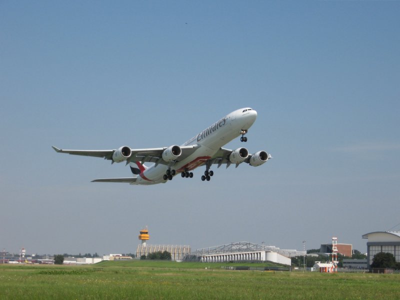 Danke fr den hinweis, dies ist ein A340-500
und nicht wie vorher versehemtlich genannt Boing 777