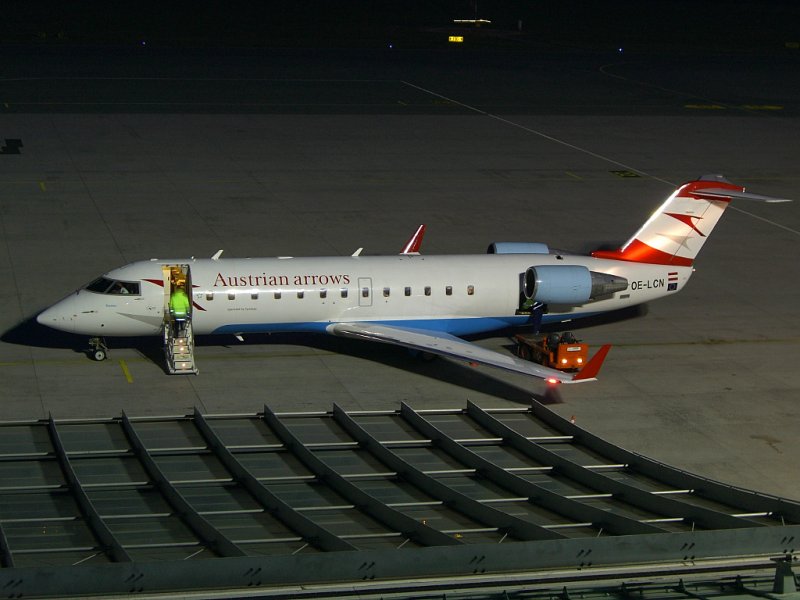 Das von mir wohl am meisten fotografierte Flugzeug: Der Canadair Regional Jet 200 LR (hier von Austrian arrows,  Bremen ).