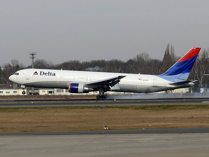 Delta 763 N169DZ Berlin TXL 17.02.2008