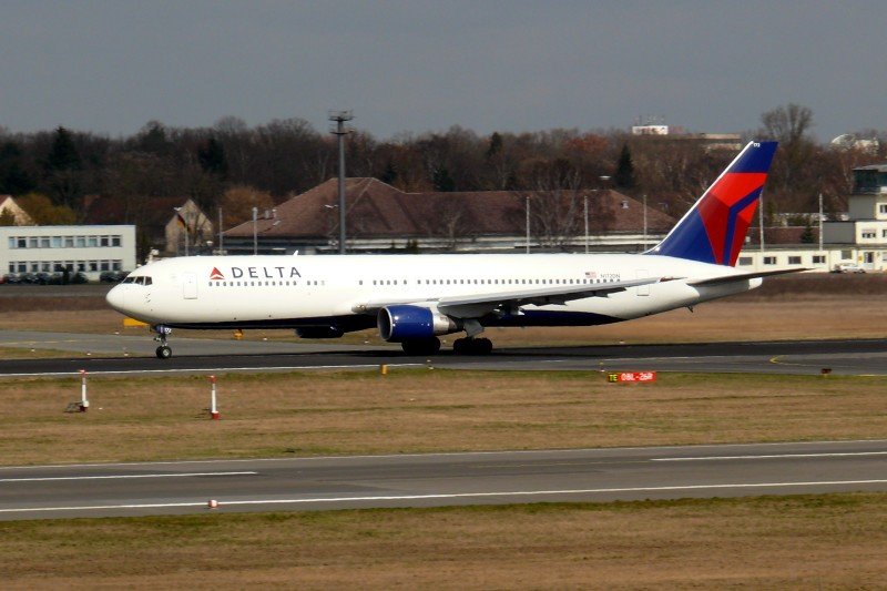 Delta 763 N172DN im neuen Delta-Design - Berlin TXL 19.03.2008