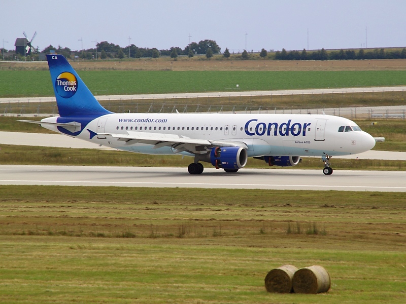Der A320-200 D-AICA von Condor ist grade in Leipzig gelandet. (13.7.2009)