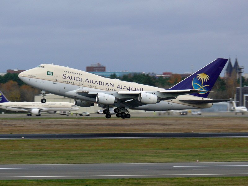 Der Knig von Saudiarabien verlt Berlin am 09.11.2007 - hier abgebildet die B 747SP HZ-HM1B