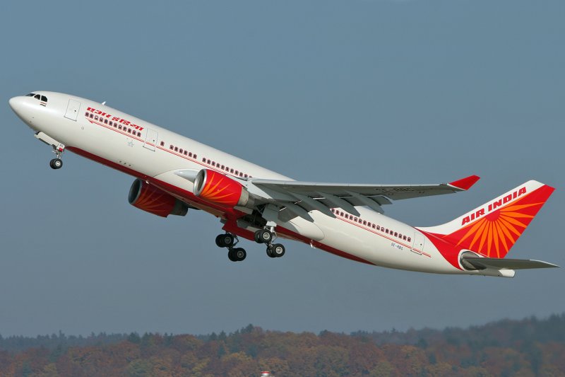 Der Novair Airbus A330-223 SE-RBG , - jetzt in den Farben des neuen Betreibers Air India - startet zu einem Testflug , Zrich 2. Nov.2007