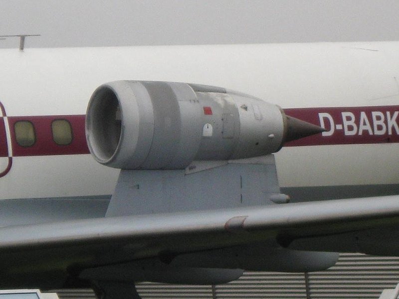 Detailaufnahme des oben auf der Tragflche sitzenden Triebwerkes der VFW 614. Foto: 03.11.2008