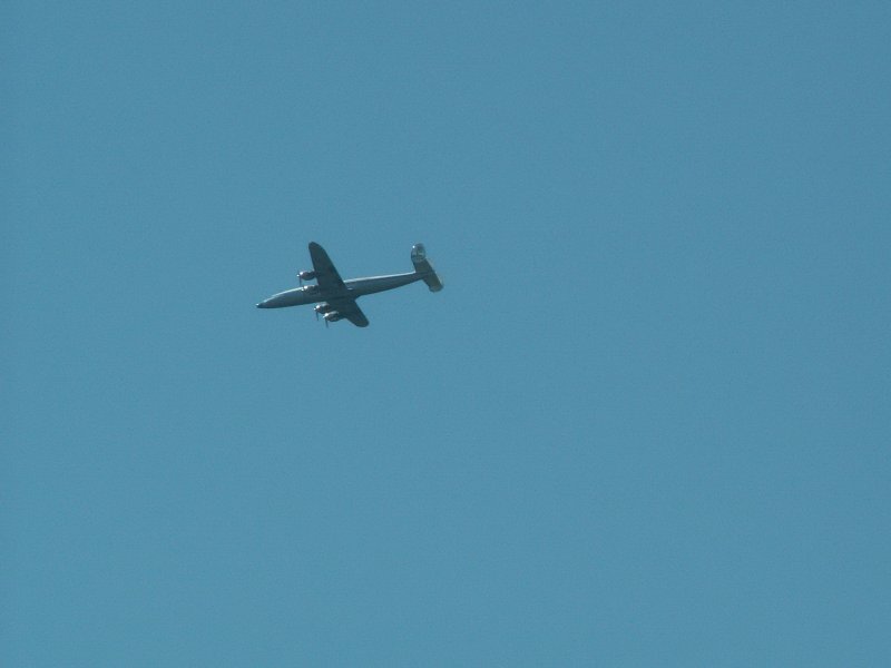 Die Lockheed  Super Connie  am 25.08.07 ber Chur/CH