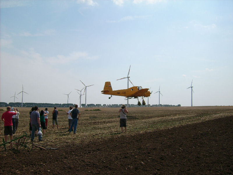 Die Z37 ber dem Acker beim Rottelsdorfer Schleppertreffen 2009